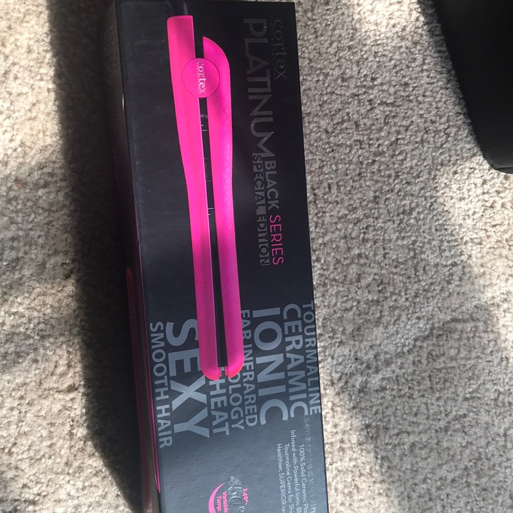 Cortex Platinum black series flat iron.